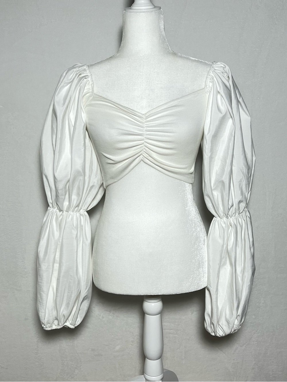 ZARA White Puff-Sleeve Ribbed Ruched Stretch Crop Top Blouse - size M